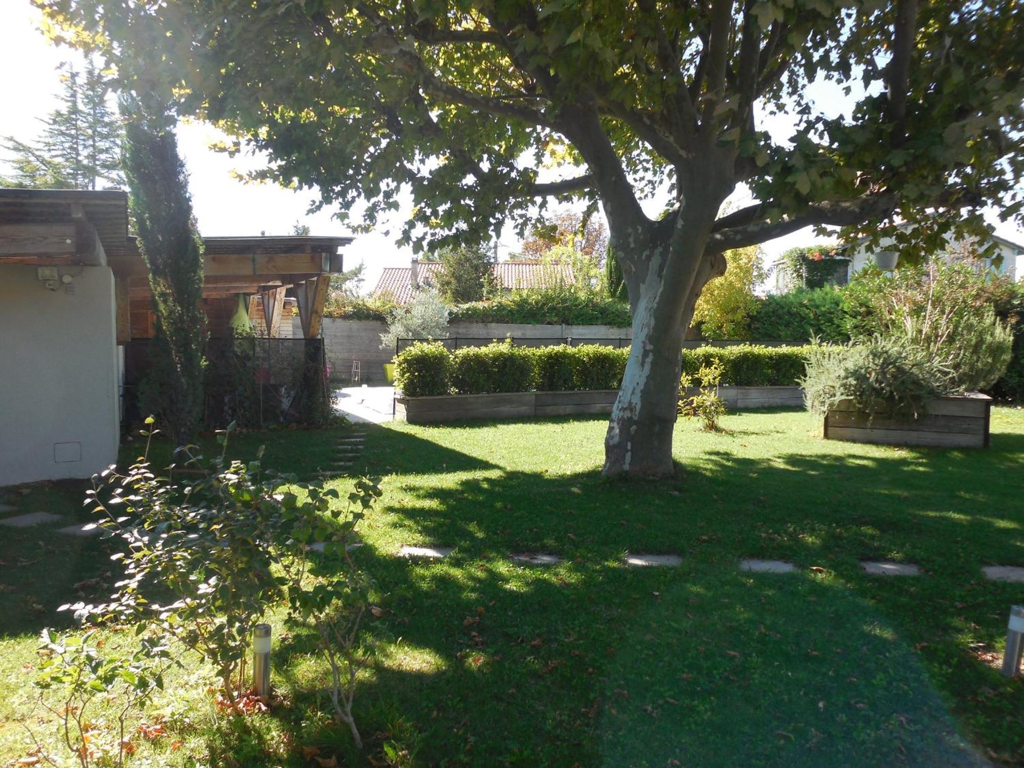 La Maison Bleue L'Isle-sur-la-Sorgue Exterior photo